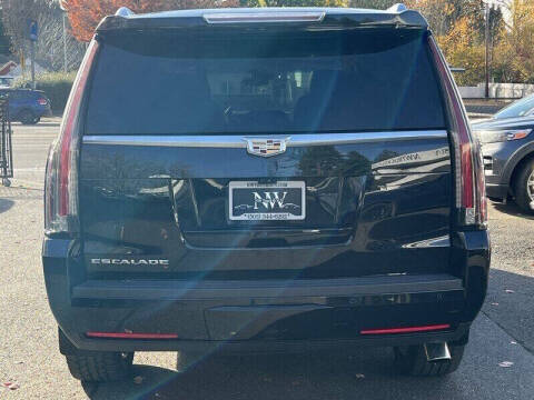 2017 Cadillac Escalade Luxury