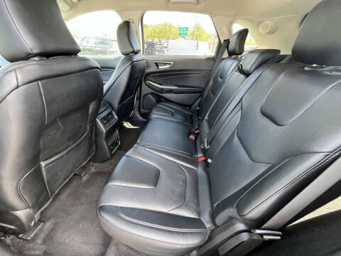 2022 Ford Edge Titanium