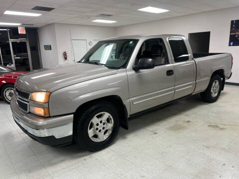 2007 Chevrolet Silverado 1500 Classic for sale at Used Car Outlet in Bloomington IL