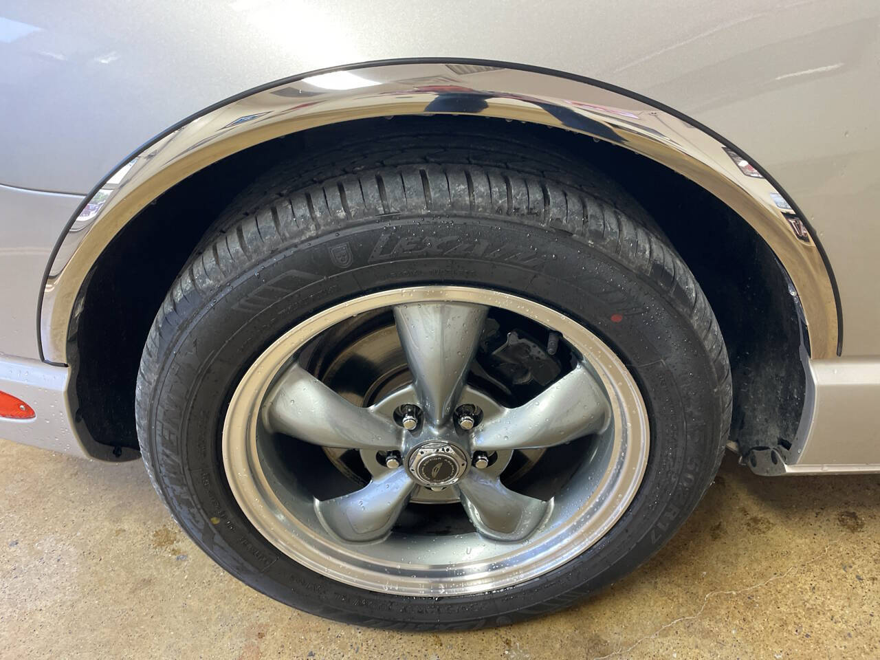 2004 Ford Thunderbird 10