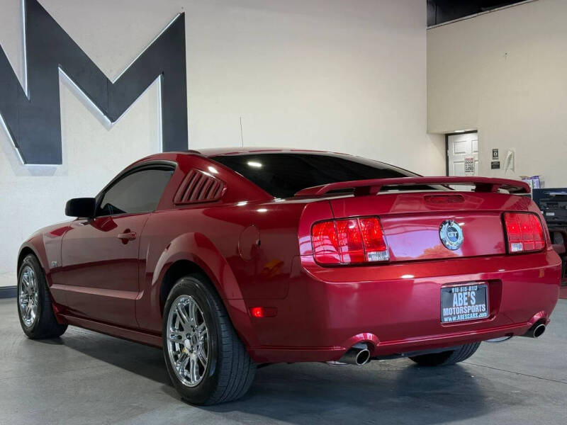 2005 Ford Mustang GT Deluxe