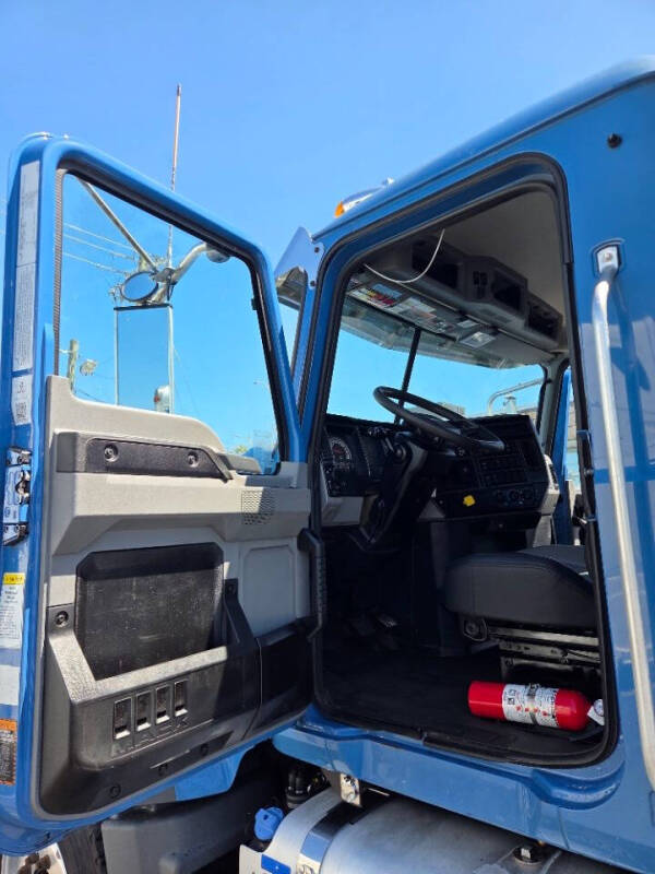 2019 Mack Granite 84FR