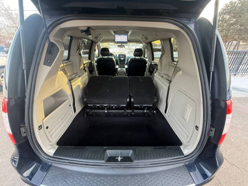 2013 Chrysler Town and Country Touring-L