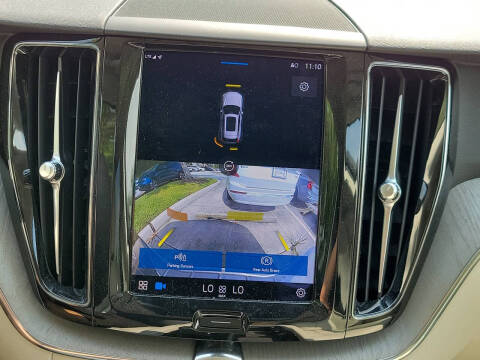 2023 Volvo XC60 B5 Plus Dark Theme