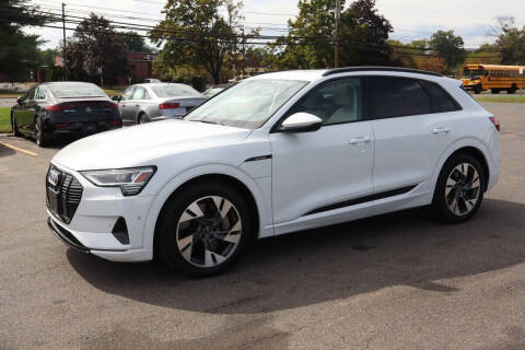 2022 Audi e-tron quattro Premium