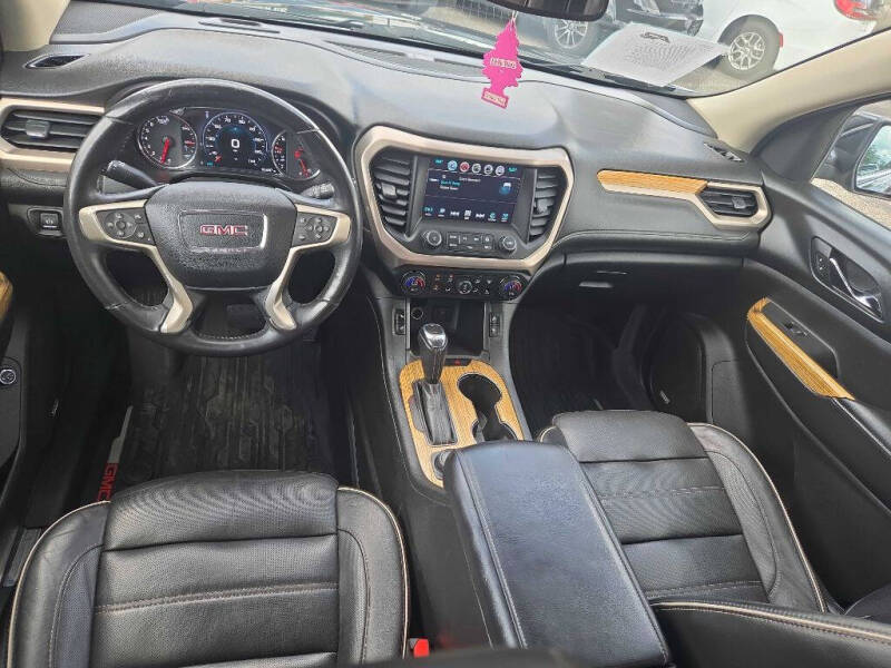 2017 GMC Acadia Denali