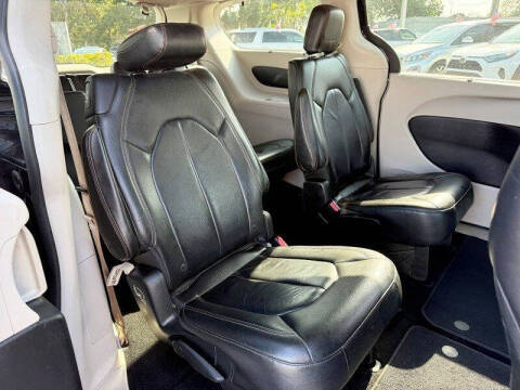 2017 Chrysler Pacifica Touring-L