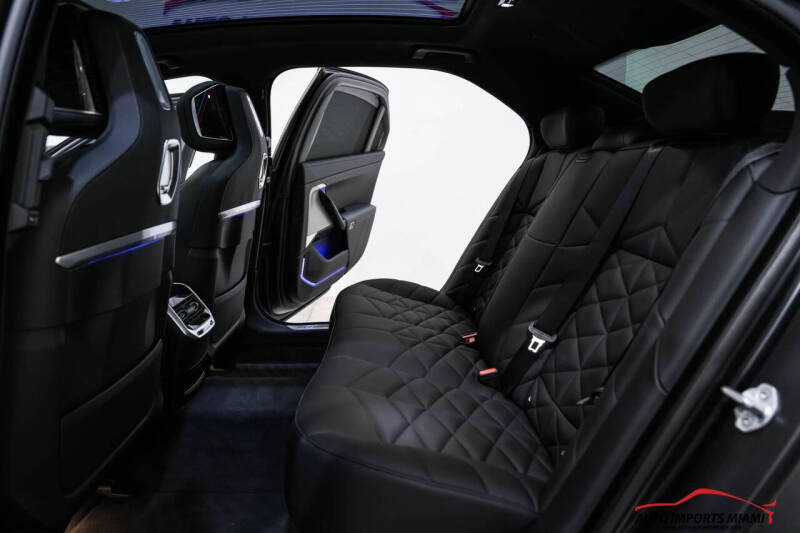 2025 BMW 7 Series 740i