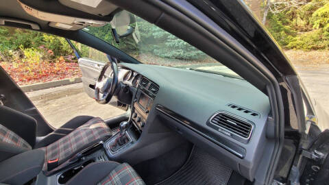 2017 Volkswagen Golf GTI Sport