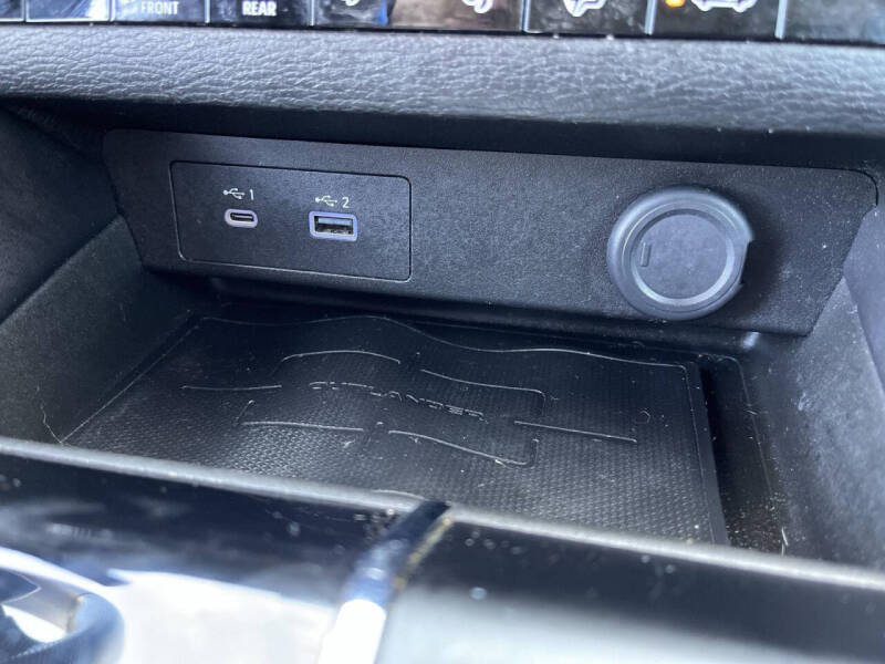 2022 Mitsubishi Outlander ES