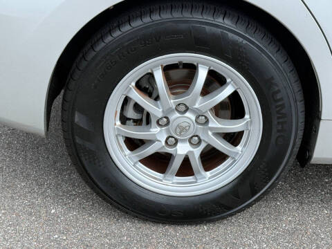 2014 Toyota Prius v Three