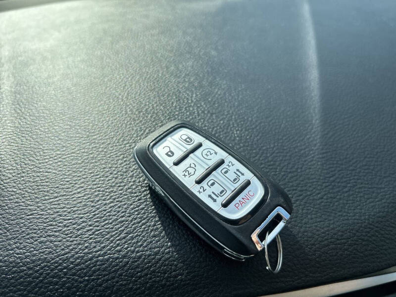 2024 Chrysler Pacifica Plug-In Hybrid Select