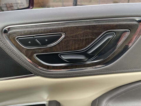 2017 Lincoln Continental Select