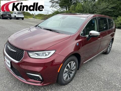 2023 Chrysler Pacifica Plug-In Hybrid for sale at Kindle Auto Plaza in Cape May Court House NJ