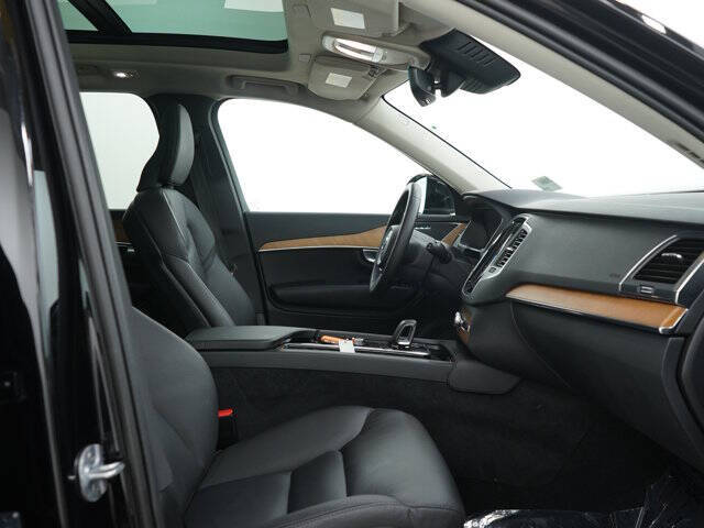 2024 Volvo XC90 B6 Core Bright Theme