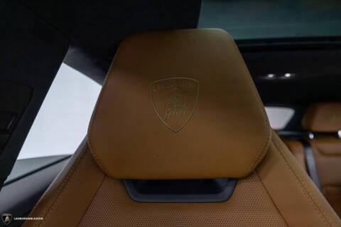 2025 Lamborghini Urus SE