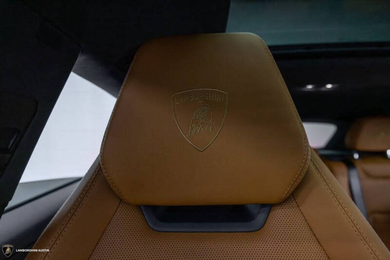 2025 Lamborghini Urus SE