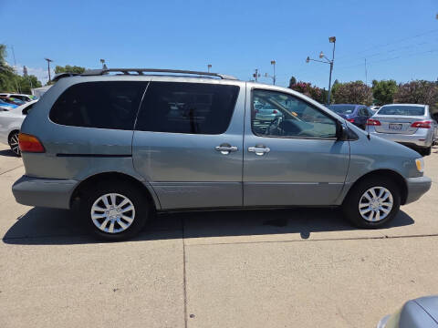 2000 Toyota Sienna LE