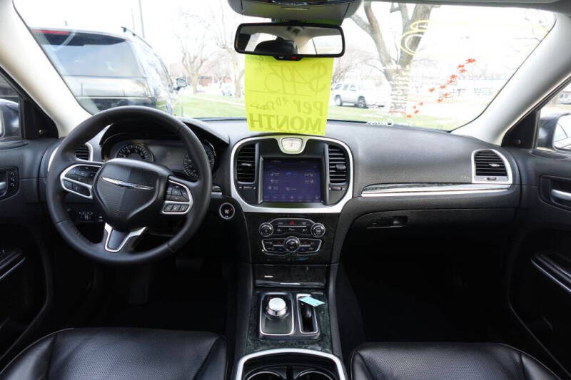 2023 Chrysler 300 Touring L