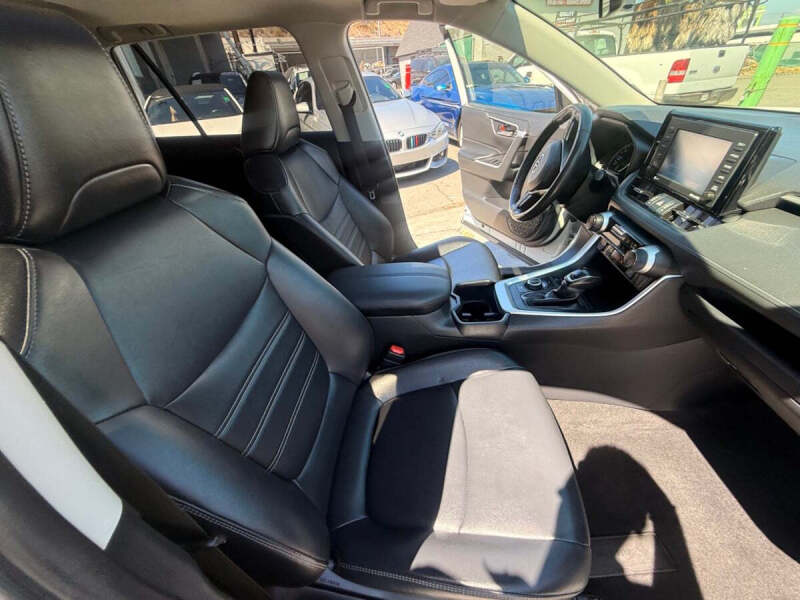 2022 Toyota RAV4 Hybrid XLE Premium