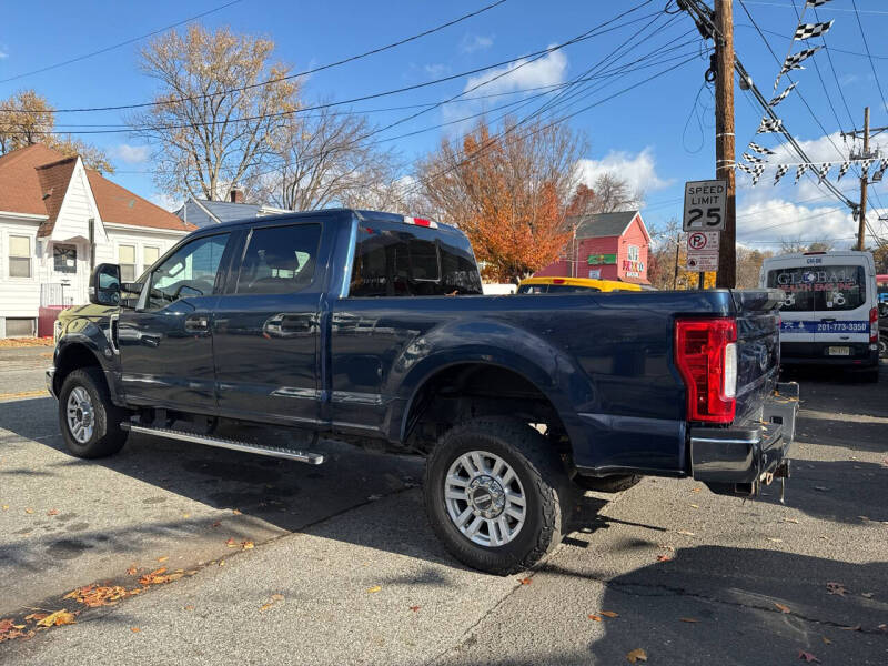 2017 Ford F-250 Super Duty XLT photo 4