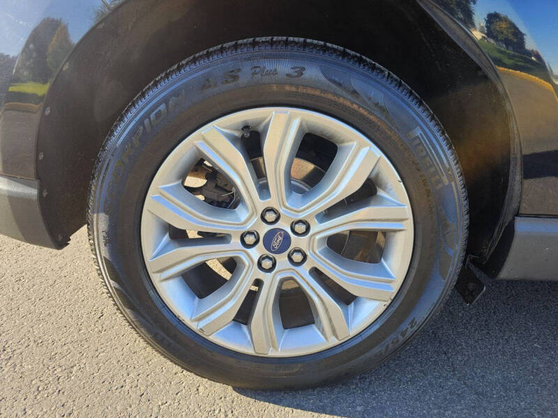 2020 Ford Edge Titanium