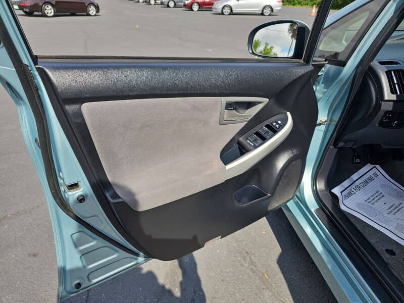 2013 Toyota Prius Two