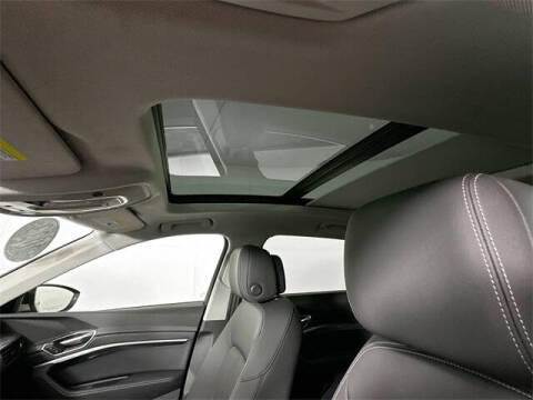 2022 Audi e-tron quattro Premium Plus