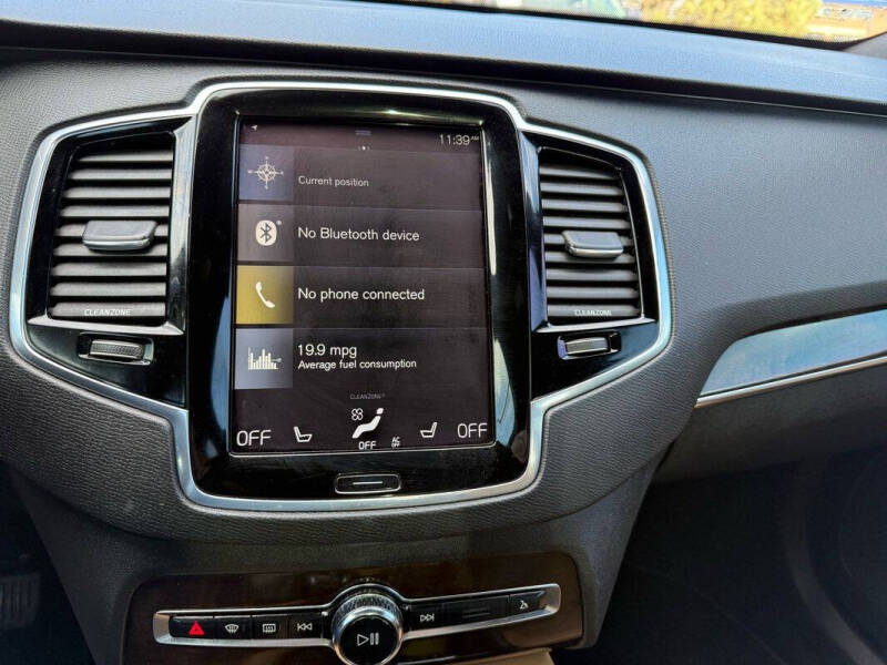 2016 Volvo XC90 T6 Momentum