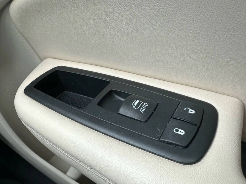 2016 Chrysler 200 Limited Platinum