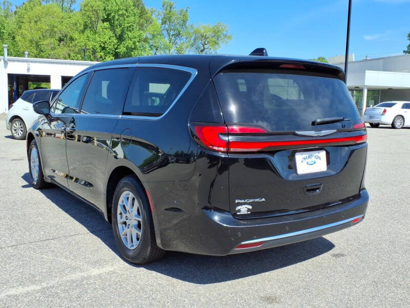 2024 Chrysler Pacifica Touring L