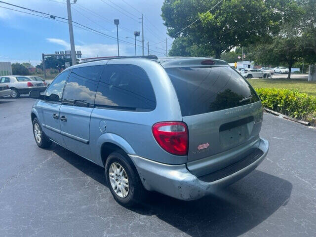 2005 Dodge Grand Caravan  - $3,995
