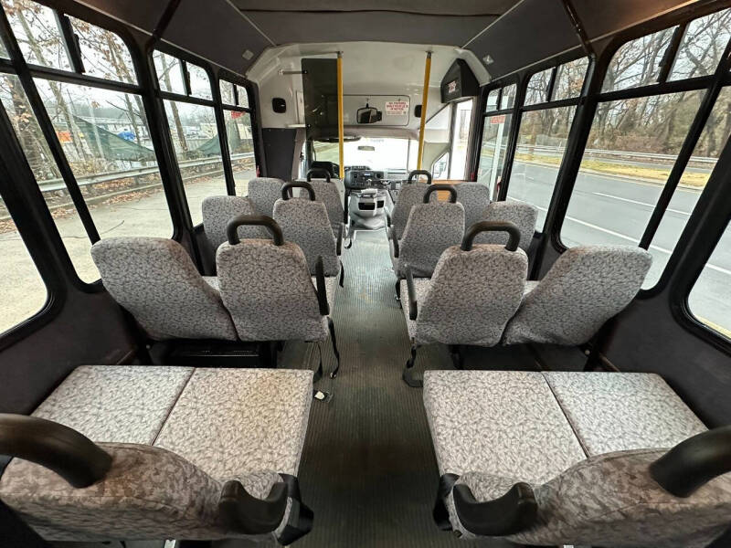 2010 Ford E-Series E-450 SD