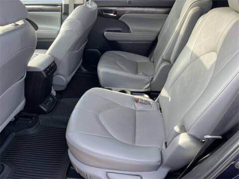 2022 Toyota Highlander Platinum