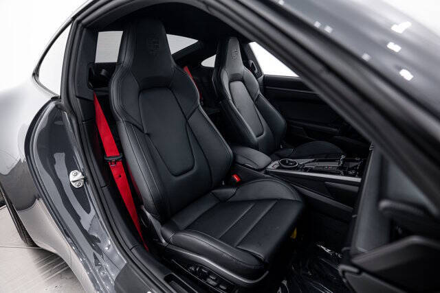 2025 Porsche 911 Carrera