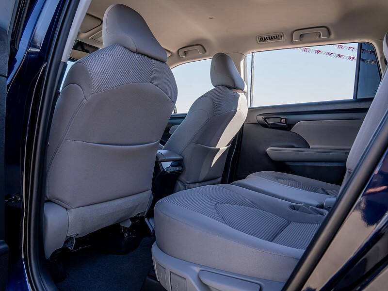 2020 Toyota Highlander LE