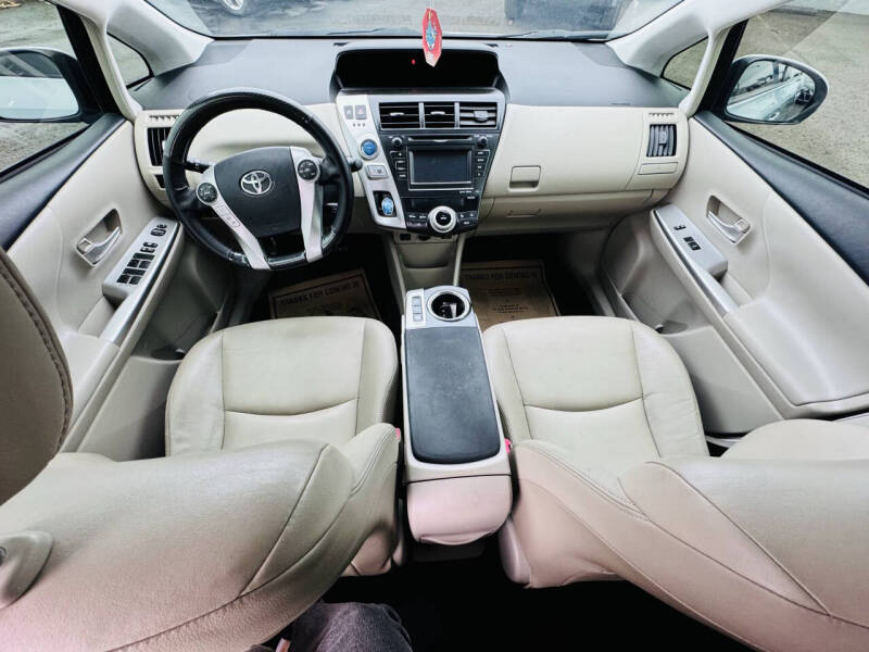 2012 Toyota Prius v Five