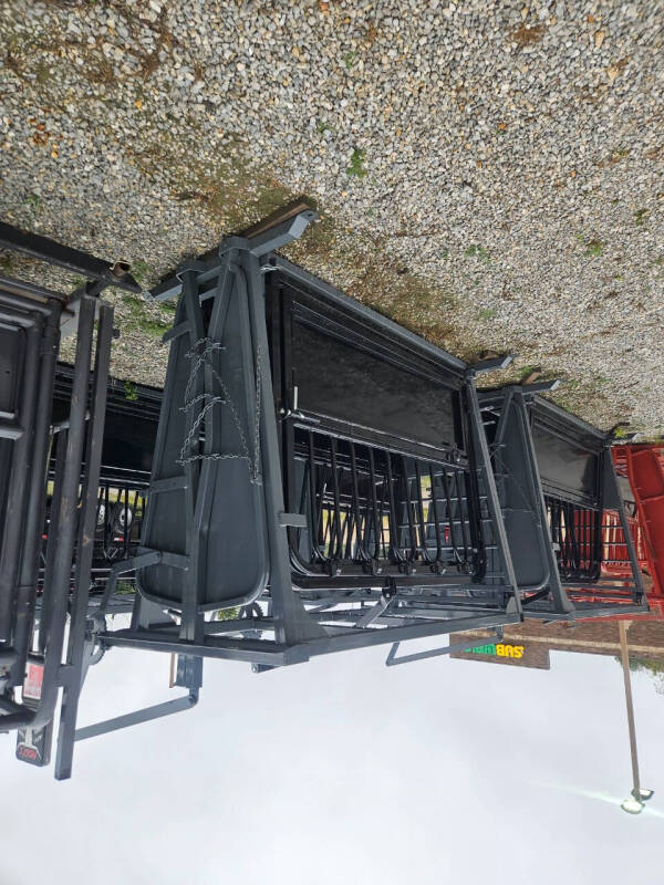 2025 Ponderosa Squeeze Chute Manual