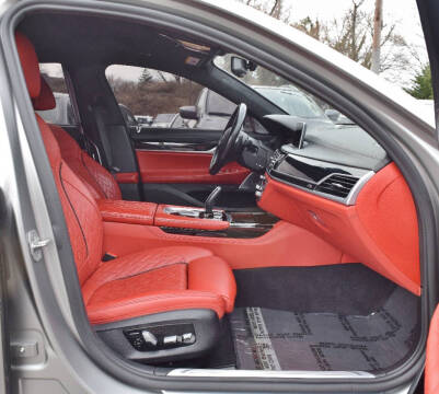 2022 BMW 7 Series M760i xDrive