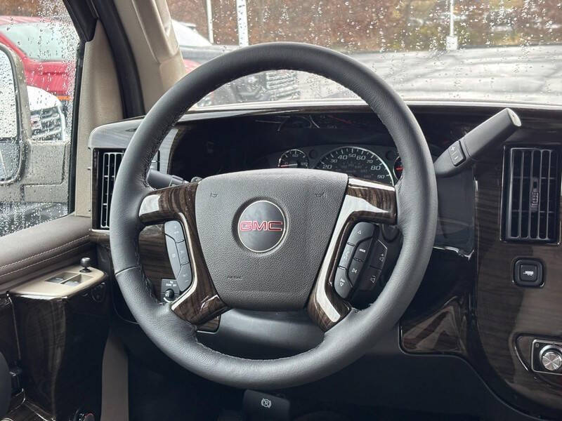 2025 GMC Savana 2500