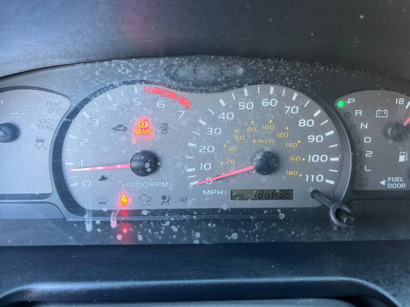 2004 Toyota Sequoia SR5