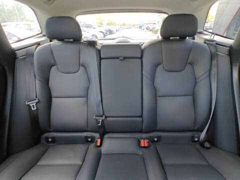 2025 Volvo XC60 B5 Plus Dark Theme