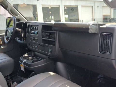 2025 Chevrolet Express 2500