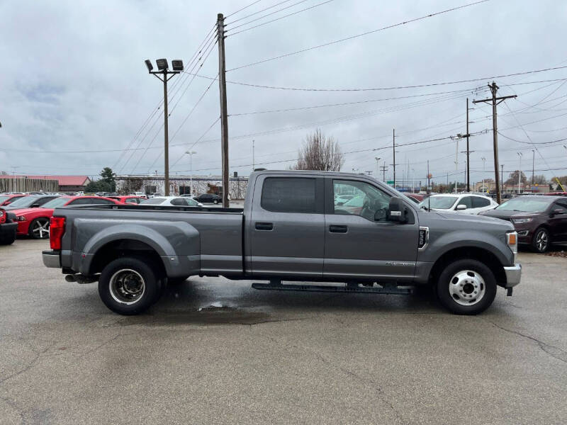 2022 Ford F-350 Super Duty XLT photo 6