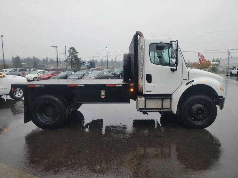 2004 Freightliner M2 106