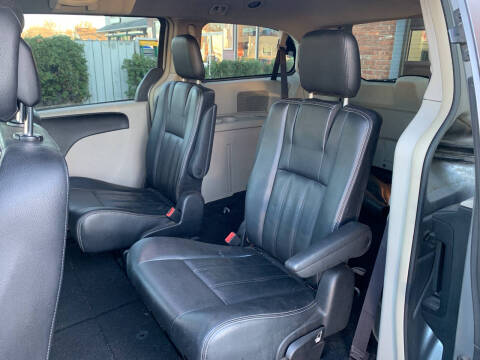 2016 Chrysler Town and Country Touring