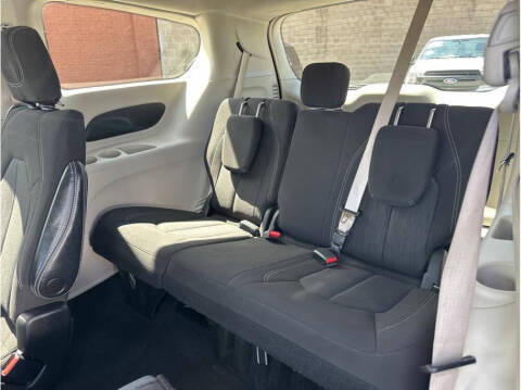 2022 Chrysler Voyager LX