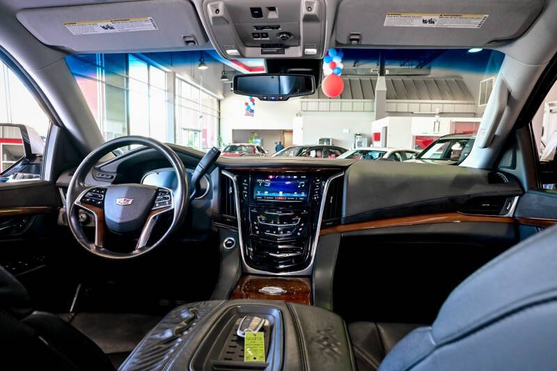 2016 Cadillac Escalade Luxury Collection