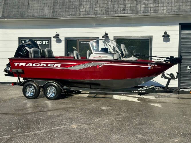 2018 Tracker Targa V18