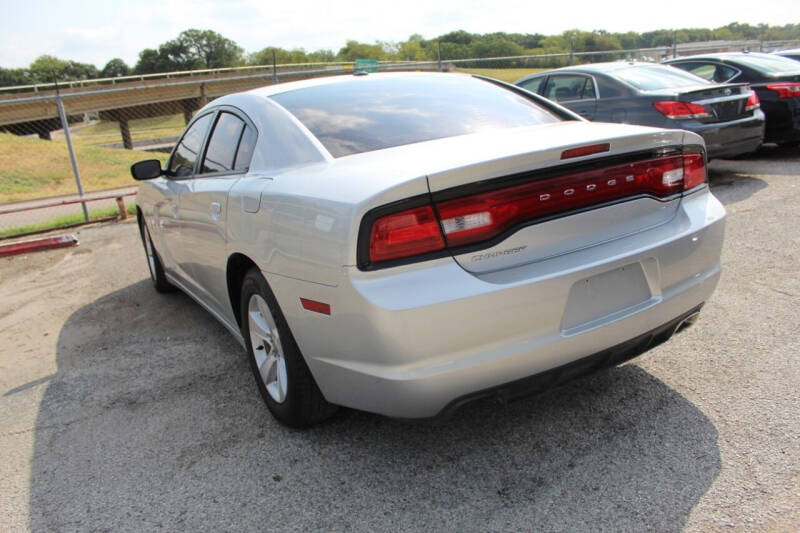 2012 Dodge Charger SE photo 11